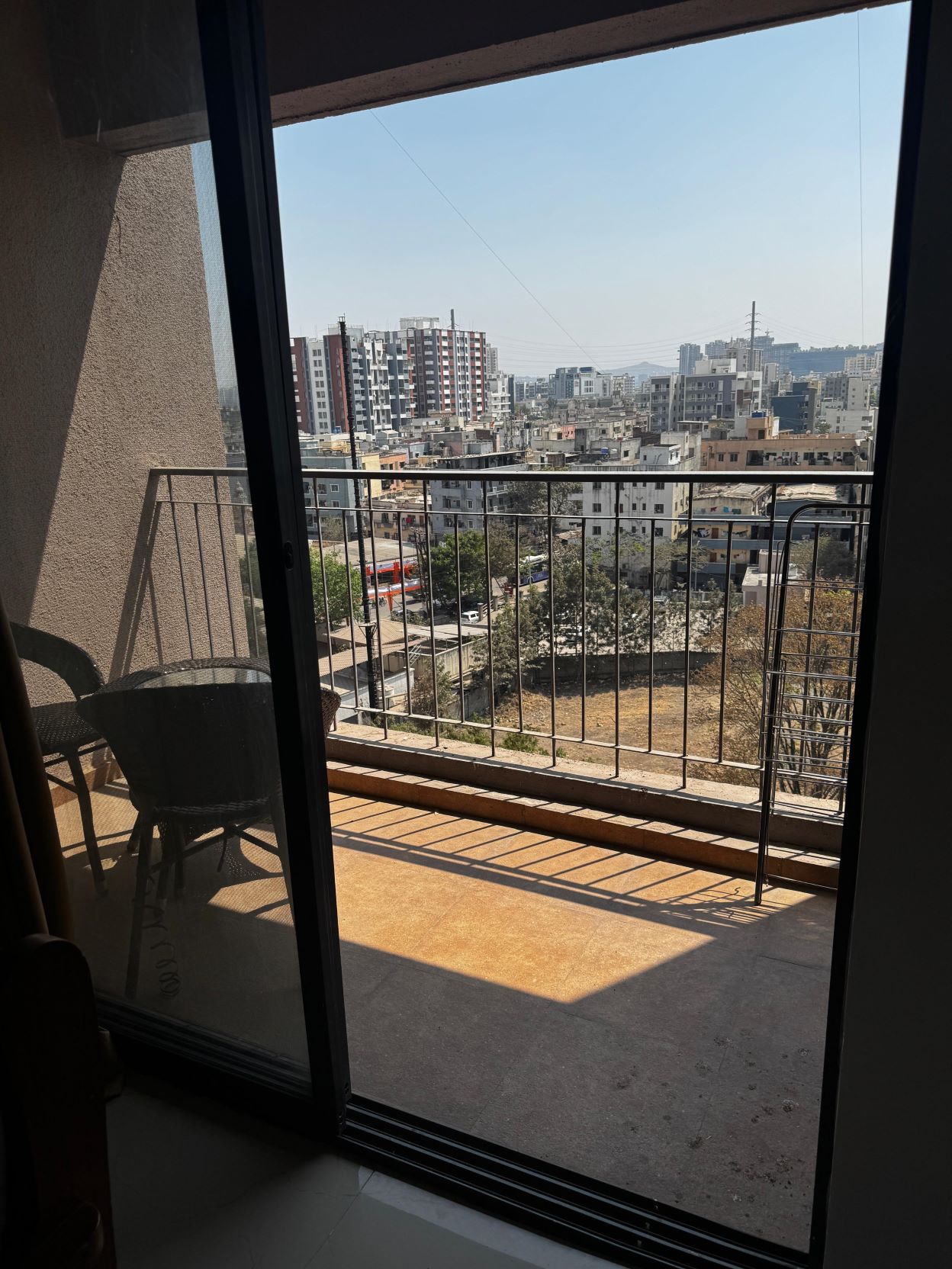 8th floor balcony with open city view and great ventilation.